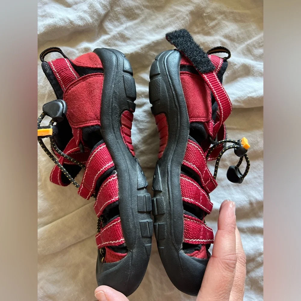 KEEN Newport H2 Kid’s Sz 2 Hiking Water Sport Sandals Red